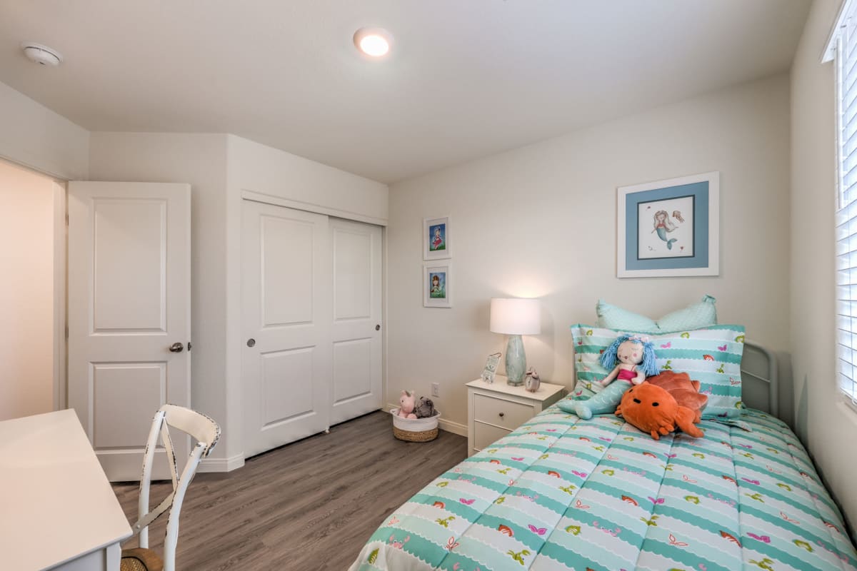 Rental Homes in Mountain's Edge View our Shadow Bay Photos